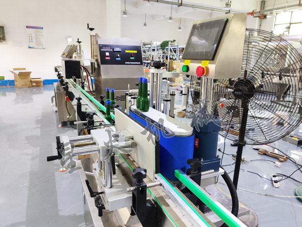 叼嘿视频免费看四川圓瓶貼標機實拍圖